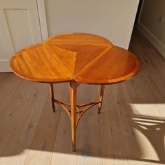 Corner Table