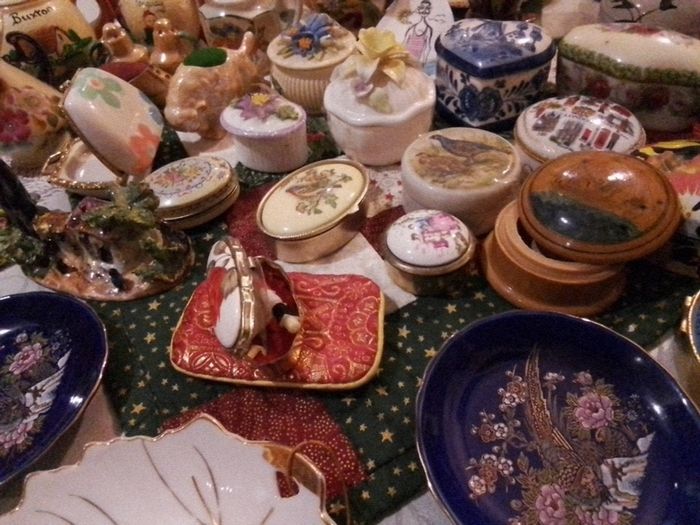 Selection of Vintage Ceramic/Metal Pill Boxes & Other Decorative Items