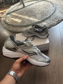 Saucony Pro Grid Omni 9