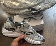 Saucony Pro Grid Omni 9