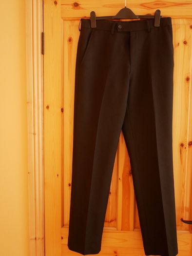 Men's Black trousers.W32'' L33''. 100% Polyester