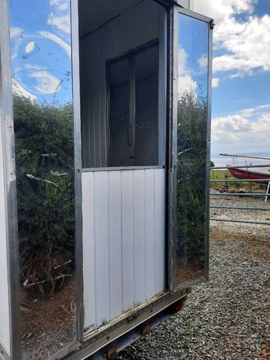Mobile catering trailer