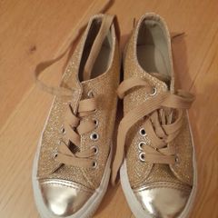 Girl's runners