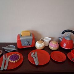 Toy kitchen set