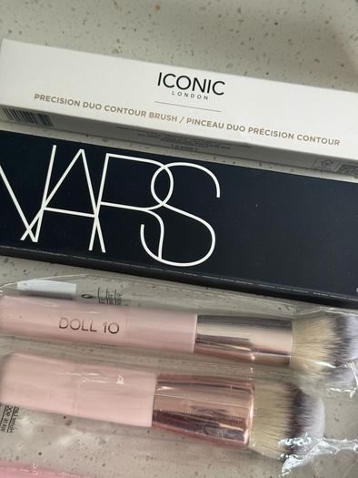 Face makeup brushes