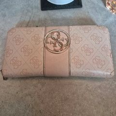 guess wallet