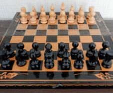 Vintage Wooden Chess / Backgammon Set 38 euro