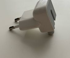 Apple EUR plug