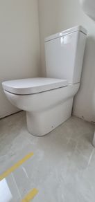 Toilet with soft close seat