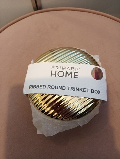 Gold ceramic trinket box