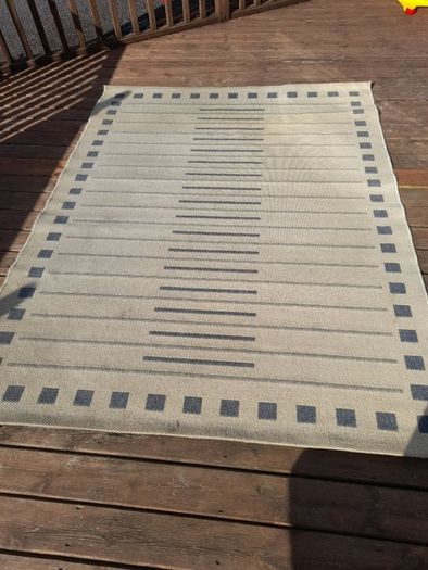 100% pure wool 2.2m x 1.7 rug