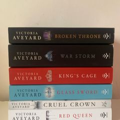 red queen series by victoria aveyard