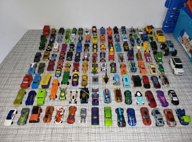 Hot Wheels 120 + Cars, Super Ultimate Garage, Box F Track Builder, Plus Lots Of Free Extras