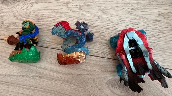 Large Skylanders Bundle Figure Traps  Accessories  Rare Items Included