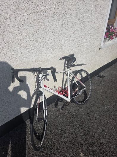 GIANT Defy road bike with aluminium frame