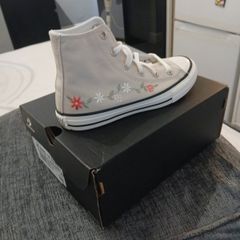 Converse Hi Embroidery Jnr Brand New Size 1