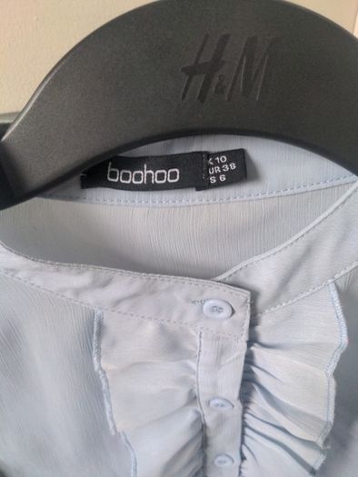 Boohoo blue ruffled cropped blouse