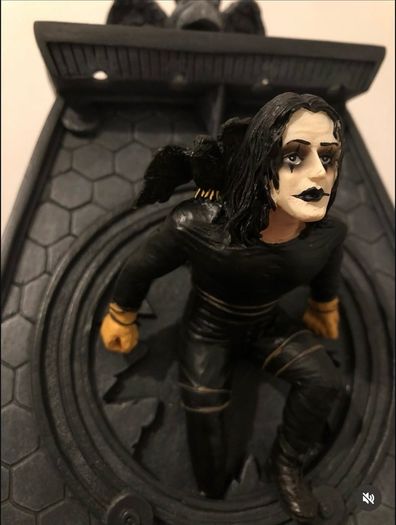 The Crow Neca fountain 2002