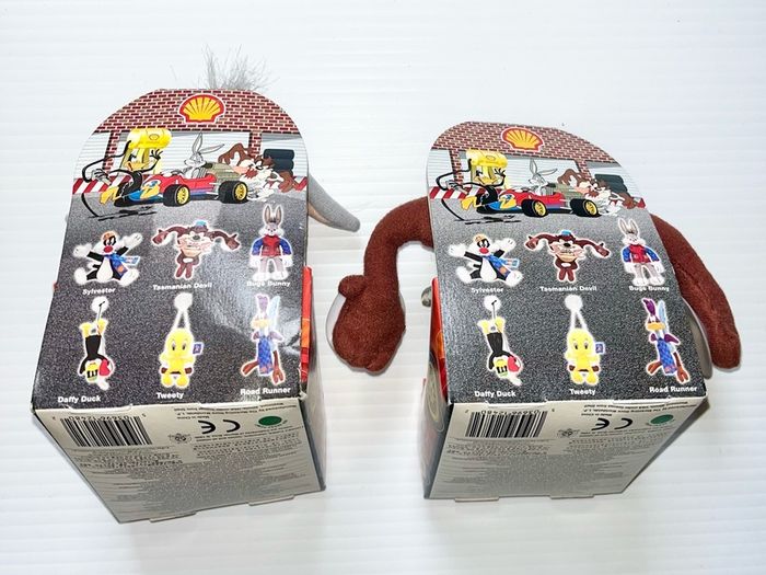 vintage 90's shell looney tunes bugs bunny tasmanian devil plushies retro collectible toys