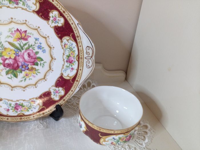Vintage 21 piece Tea Set Royal Albert Lady Hamilton, Bone China