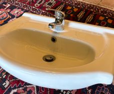 Wash hand basin