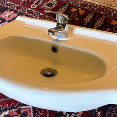 Wash hand basin