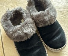 UGG Slippers UK5 or 4