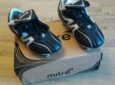 New:  Football boots - UK 10/EUR 28
