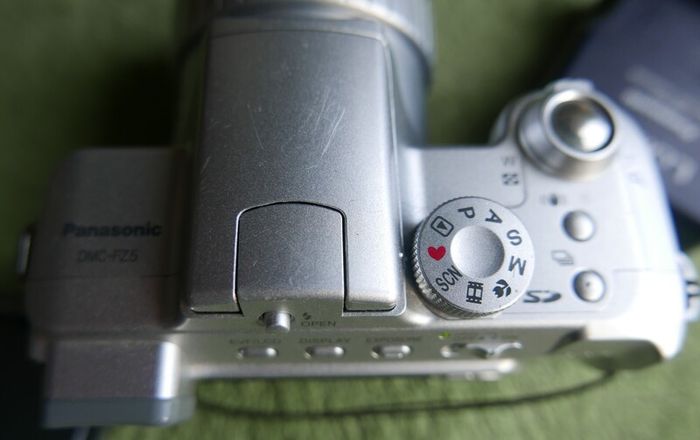 Panasonic Lumix DMC-FZ5 Digital Camera +2Gb SD Card Tested