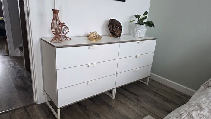 set of bedroom furniture
