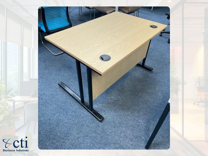 5 X 1200mm Oak Office Desks - Grade A