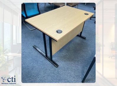 5 X 1200mm Oak Office Desks - Grade A