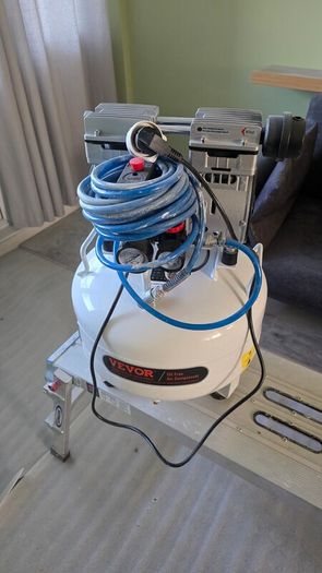 VEVOR Vertical Air Compressor 6.6 Gallon Ultra Quiet Oil-Free Air Compressor 30L Tank Silent Air Compressor 850W Oil Free Compressor Low Noise