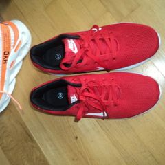 Ladies new Nike runners
