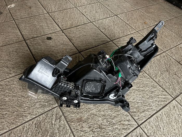 nissan leaf ll  headlight