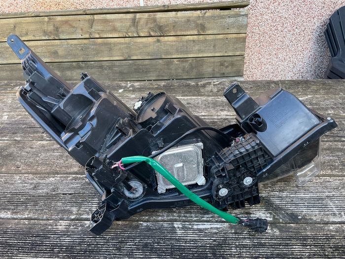 Nissan Leaf Headlight Passenger Side 2019