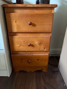 chest of drawers