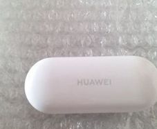 Huawei wireless earbuds with charging case