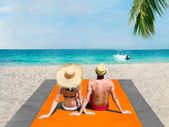 Beach Mat Picnic Blanket, Extra Large 210 x 200cm Beach blanket Waterproof Sandproof Water Resistant Picnic Blanket with 4 Fixed Nails, Reinforced Edging for Beach, Camping, Hiking & Picnic