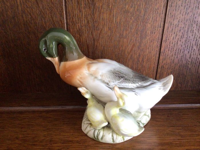 Vintage Duck Ornament W ducklings