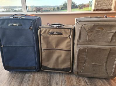 Samsonite suitcases x 3