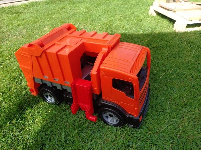 Lena toy truck