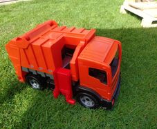 Lena toy truck