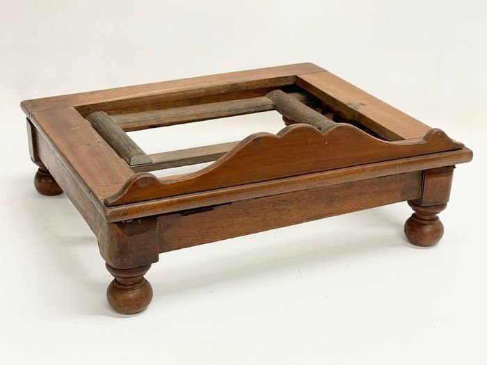 Victorian tabletop reading stand. 39x34cm