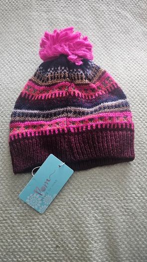 Small child's pom hat