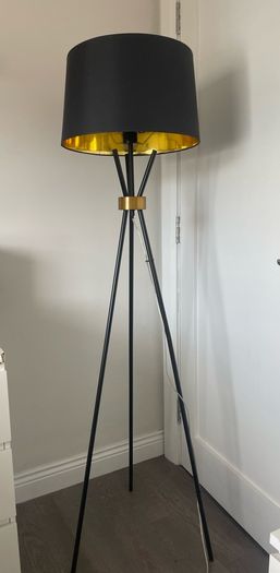 Tripod floor lamp with shade
