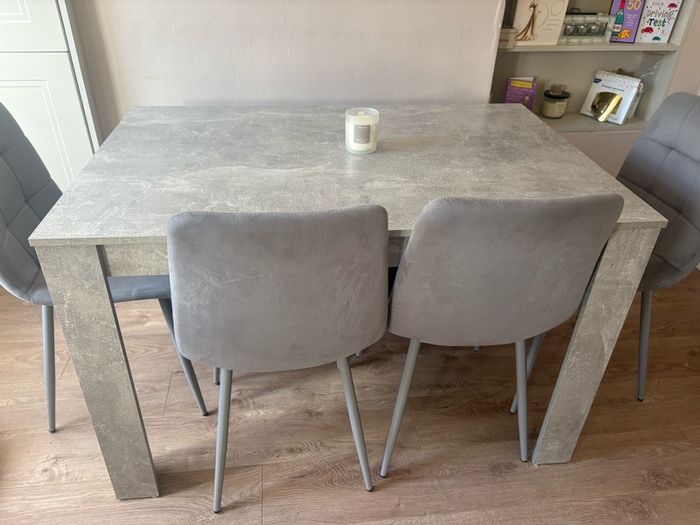 6 person table and chairs