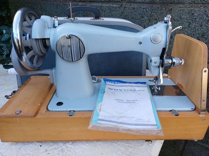 1960s Novum Manual Sewing Machine