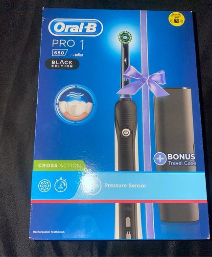 Oral B Pro 1 electric toothbrush with pressure sensor and travel case brand new