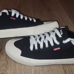 Levi's Hernandez canvas trainer in Black size 10 UK